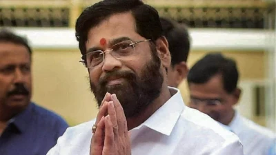 महाराष्ट्र के मुख्यमंत्री ने अपने सरकारी आवास पर भगवान गणेश का किया स्वागत