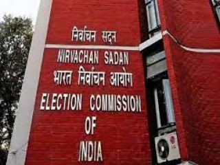 निर्वाचन आयोग ने चुनाव चिह्न को लेकर शिवसेना के दोनों गुटों से आठ अगस्त तक दस्तावेज जमा करने को कहा