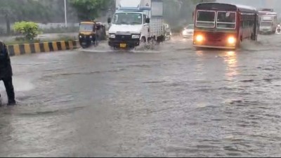 मुंबई व आसपास के इलाकों में भारी बारिश, अगले 24 घंटों में और तेज होने के आसार