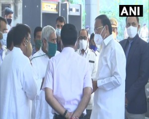 उपराष्ट्रपति नायडू ने गोवा के अस्पताल में भर्ती नाइक से मुलाकात की