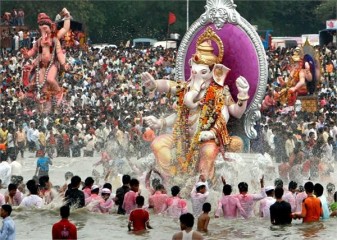 मुंबई में गणेश उत्सव के छठे दिन 48 हजार से ज्यादा मूर्तियां विसर्जित की गईं