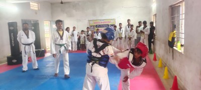 संबलपुर स्कूल में बच्चे सीख रहे मार्शल आर्ट के दांव-पेंच