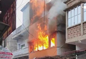 नवादा के होटल में लगी आग, 15 लाख की संपत्ति जलकर खाक